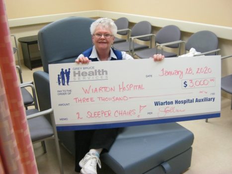 Photo of auxiliary member and $3000 cheque